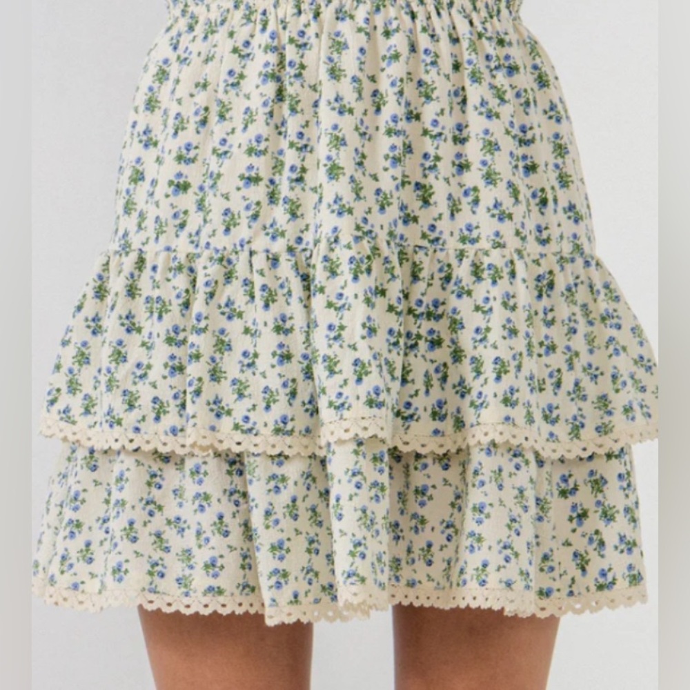 Endless Rose Set: Pastel Floral Lace Trim Mini
Skirt Off White Tank: Size M - Picture 2 of 15